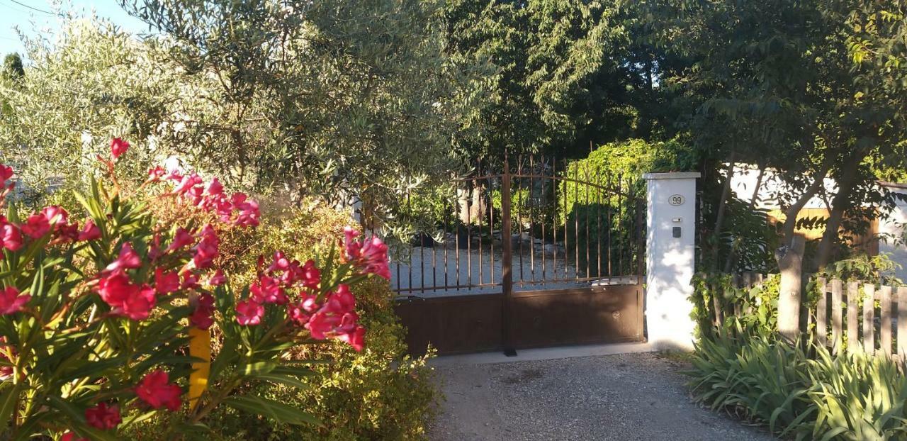 Gite Pont De Crillon Zewnętrze zdjęcie